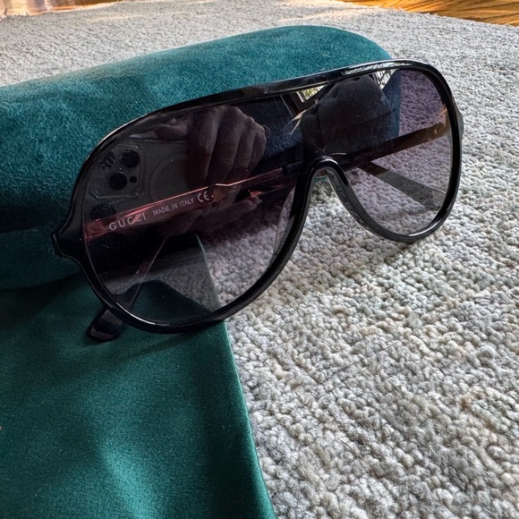 Gucci Unisex Sunglasses - Picture 6 of 6